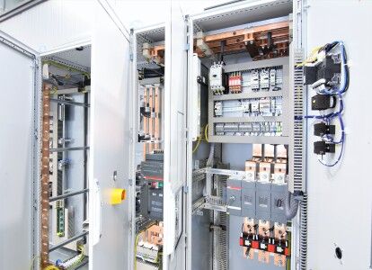 w szafach sterowniczych i serwerowniach