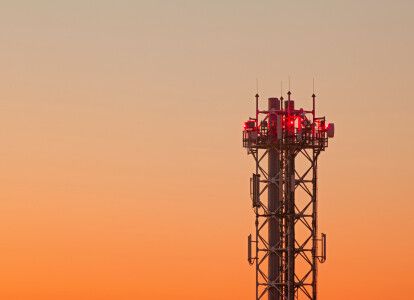 łączenia niezależnych źródeł zasilania w dużych budynkach z własną rozdzielnią np. w budynkach firm telekomunikacyjnych